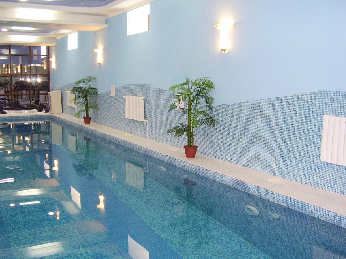 Deluxe Spa-Hotel Ustʼ-Kamenogorsk Esterno foto